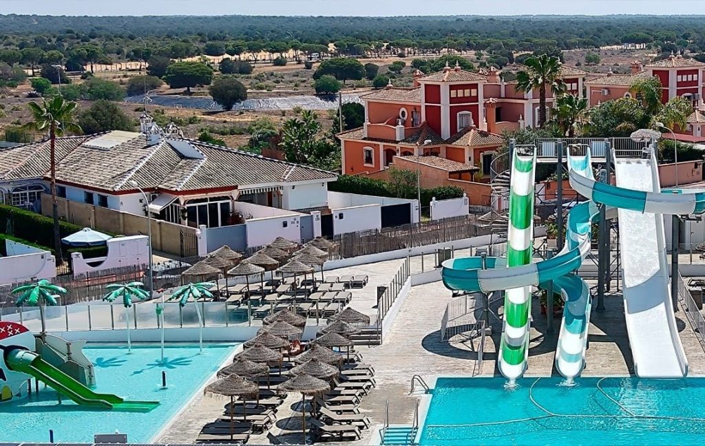 Foto de las piscinas del Ohtels Carabela Beach & Golf en Matalascañas 