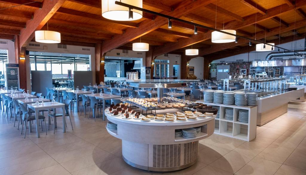 Amplio buffet del Ohtels Carabela Beach & Golf en Matalascañas 